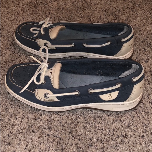 Women’s Sperrys Size 7 - Picture 2 of 5